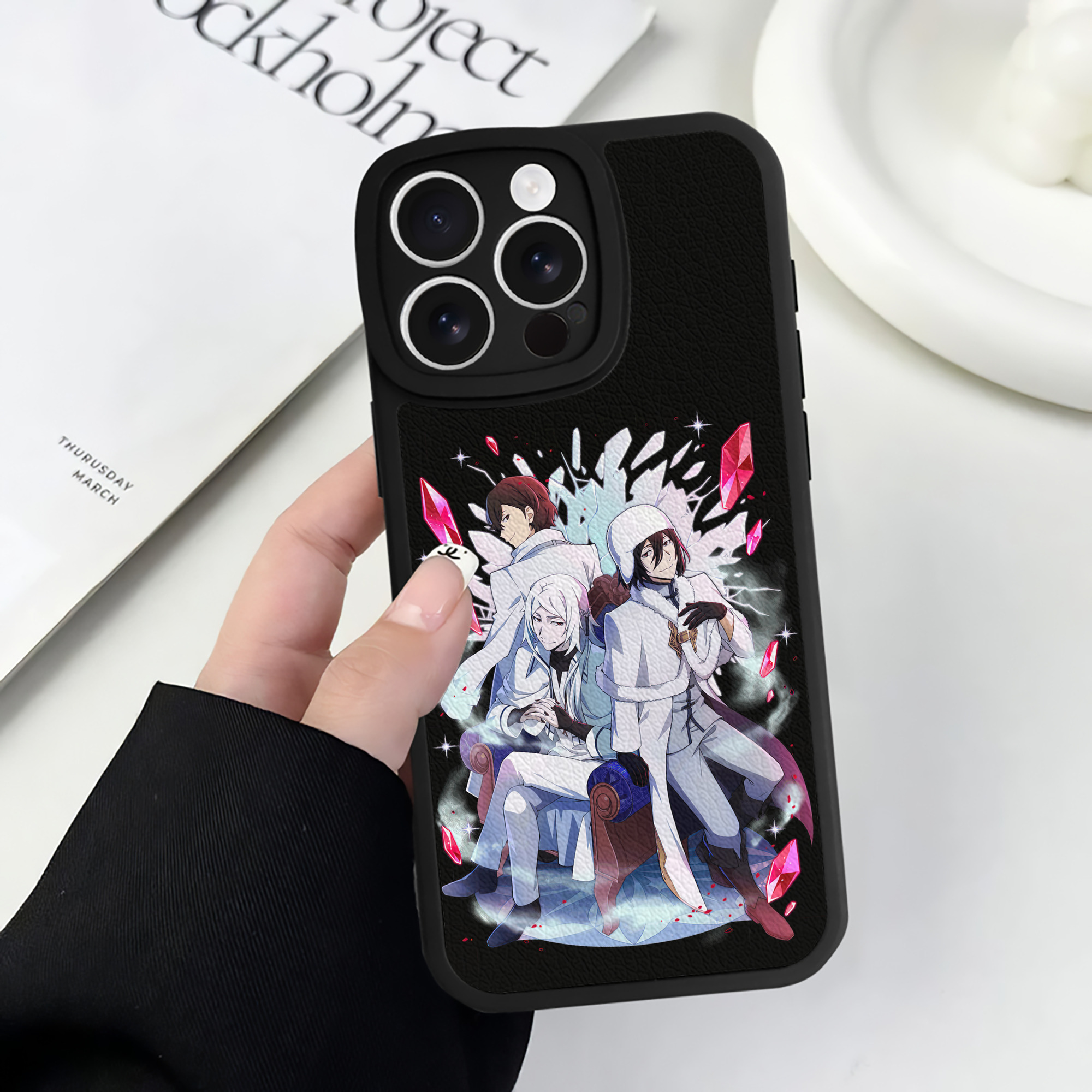 （画像用） 文豪ストレイドッグス Bungo Stray Dogs 【iPhone 16シリーズ対応】シリコンスマホケース（レザー調） 材質：シリコン